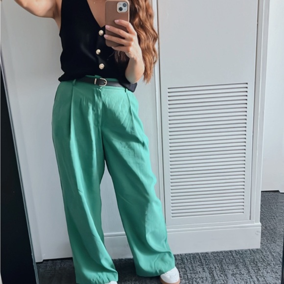 Flowy pleated pants - Picture 3 of 3